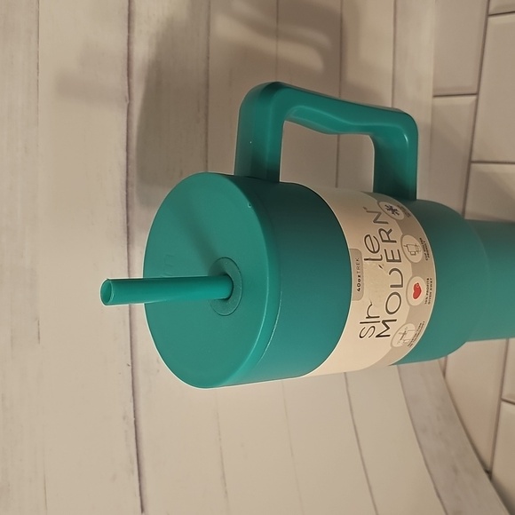 Simple Modern Green Tumbler with Handle - Picture 2 of 4